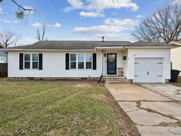 114 S Ora St, Pryor, OK 74361
