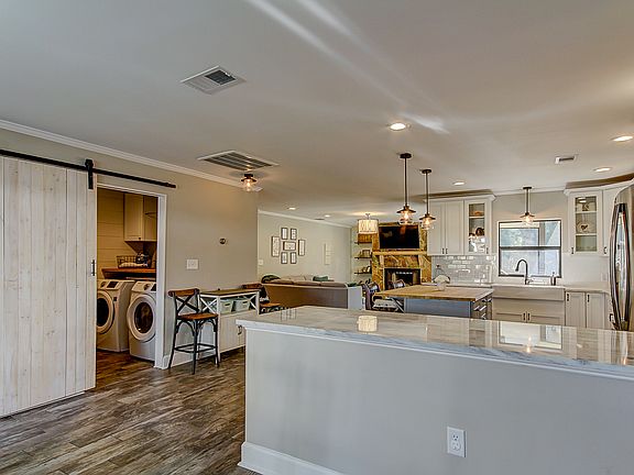 2nd image of 16003 Northlake Village Dr