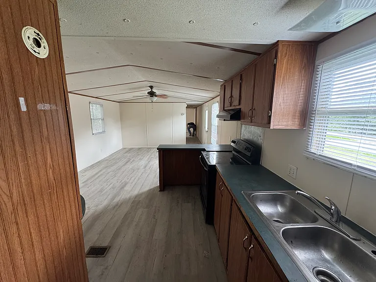 103 Shelby Dr — Photo 4