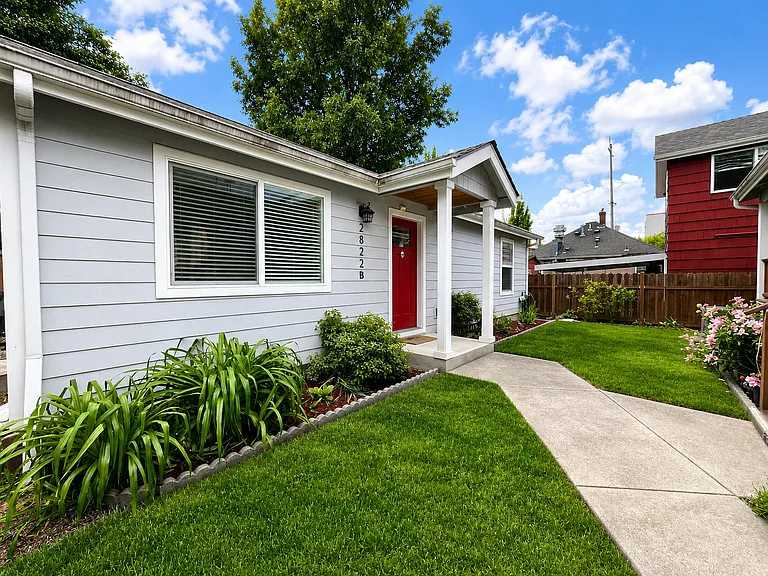 2822 NE Davis St #B — Photo 2