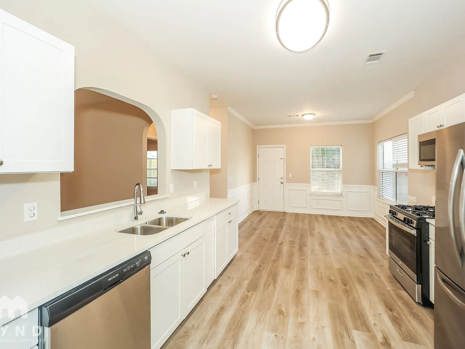 5 bed, 2.5 bath, 2128 sqft, $2,315 — Photo 3