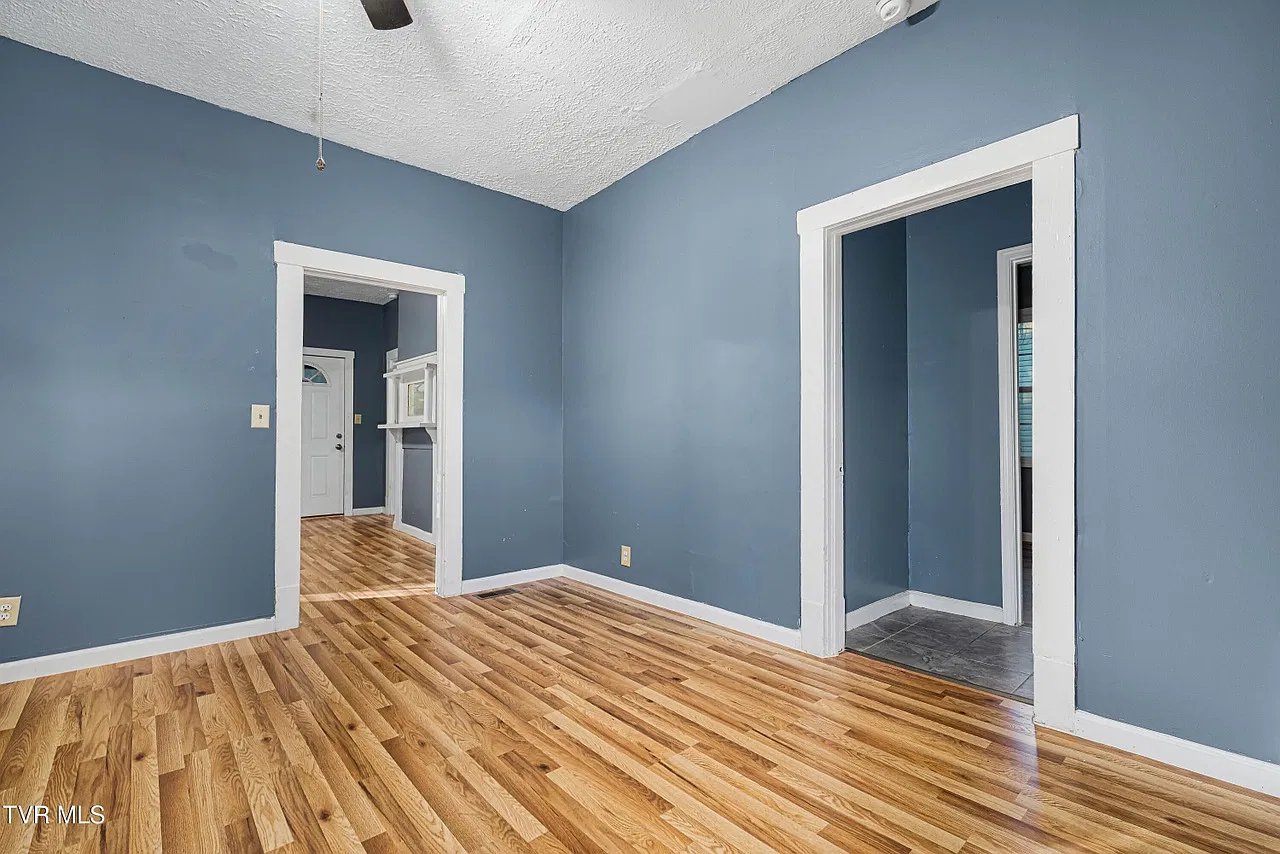 2 bed, 907 sqft, $900 — Photo 3