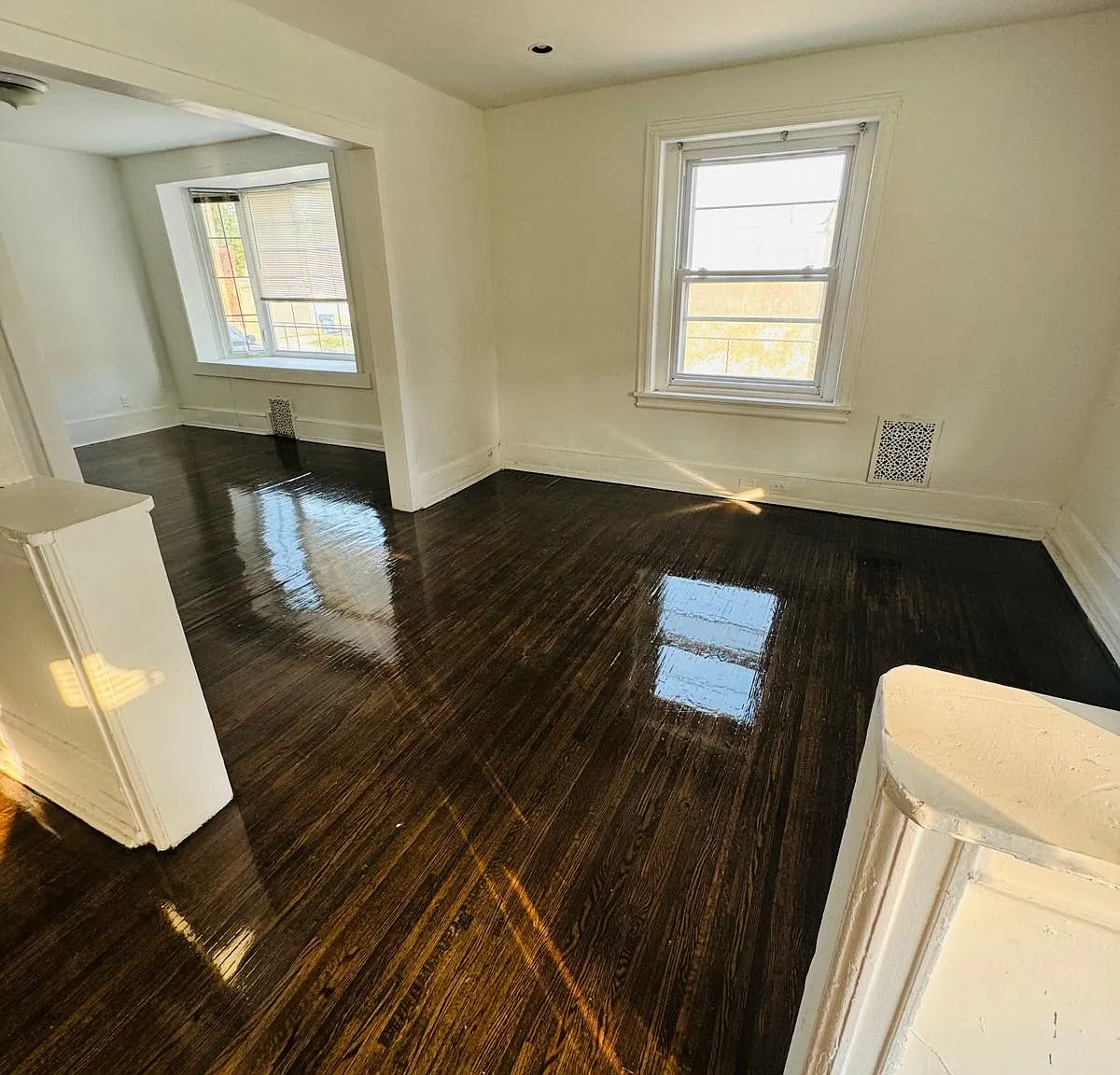 5 bed, 2.5 bath, 3500 sqft, $3,200 — Photo 4