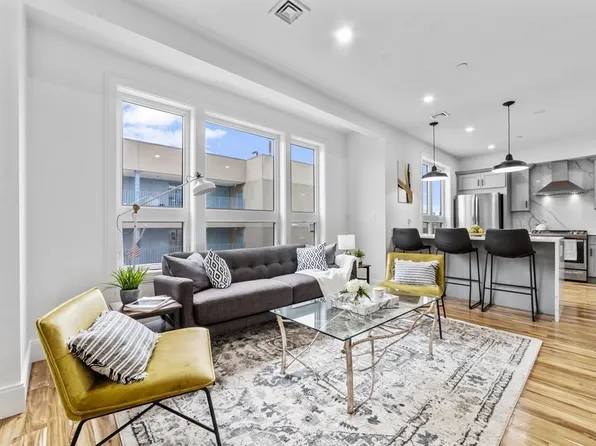 217-219 D St #2, Boston, MA 02127