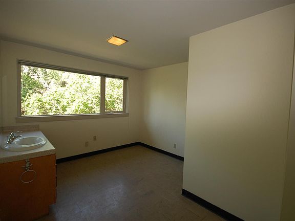 2nd image of 1217 W College St #1217