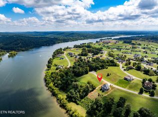 891 River Bank Trl, Loudon, TN 37774