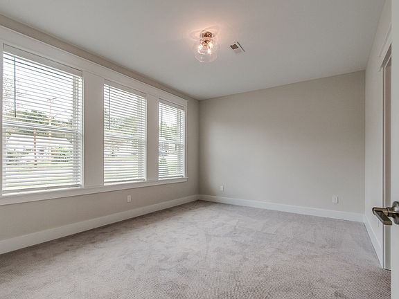 4th image of 530 Edwin St Unit 2