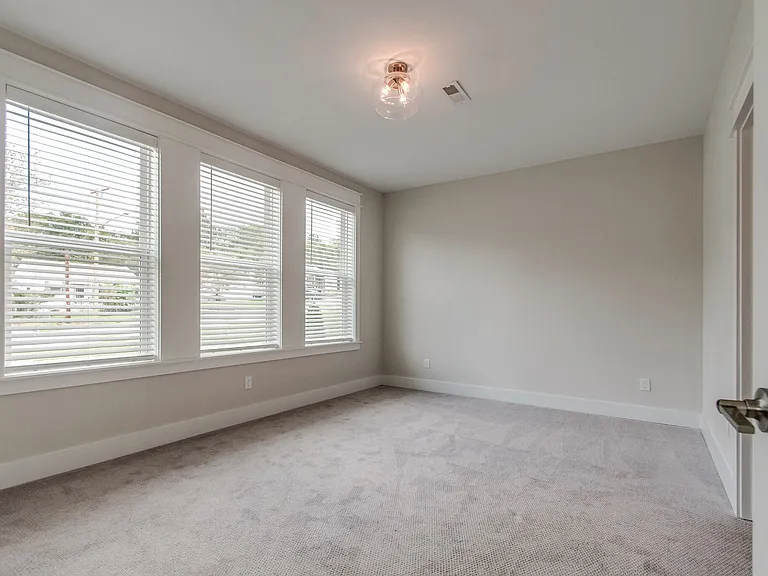 530 Edwin St #2 — Photo 3
