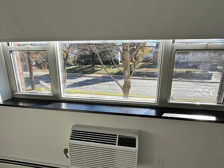 160 Lexington St #28 — Photo 4