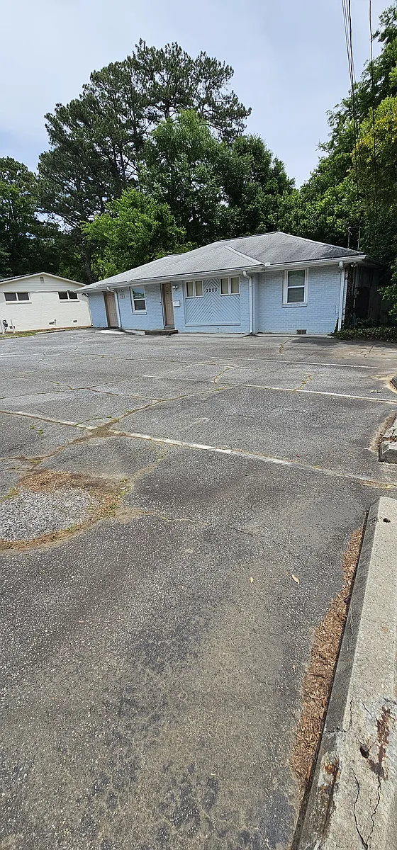 Building Photo - 3223 Shallowford Rd NE