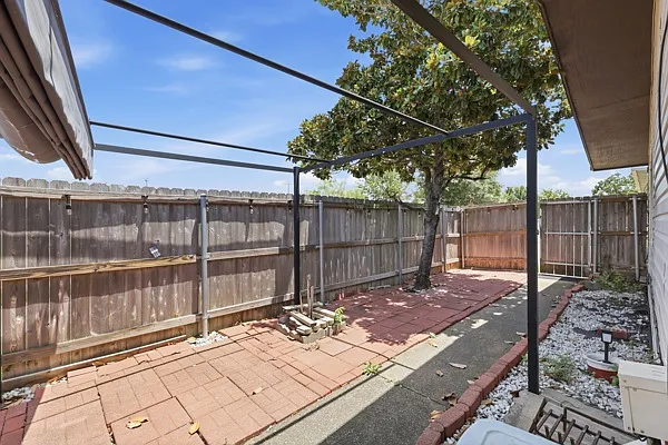 2100 Windsor Dr #11 — Photo 21