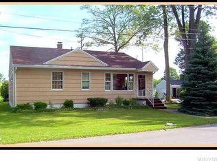 22 Oakwood Ter, North Tonawanda, NY 14120