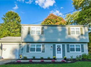 8005 Swallow Dr, Macedonia, OH 44056