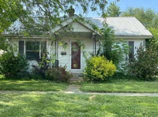 202 E Monroe Ave, Casey, IL 62420