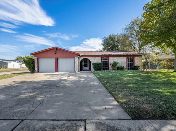 3501 Richardson Ct W, Fort Worth, TX 76119