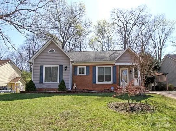 7713 Pelican Ct, Charlotte, NC 28227