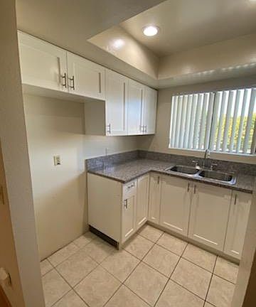 5th image of 1109 E California Ave #6