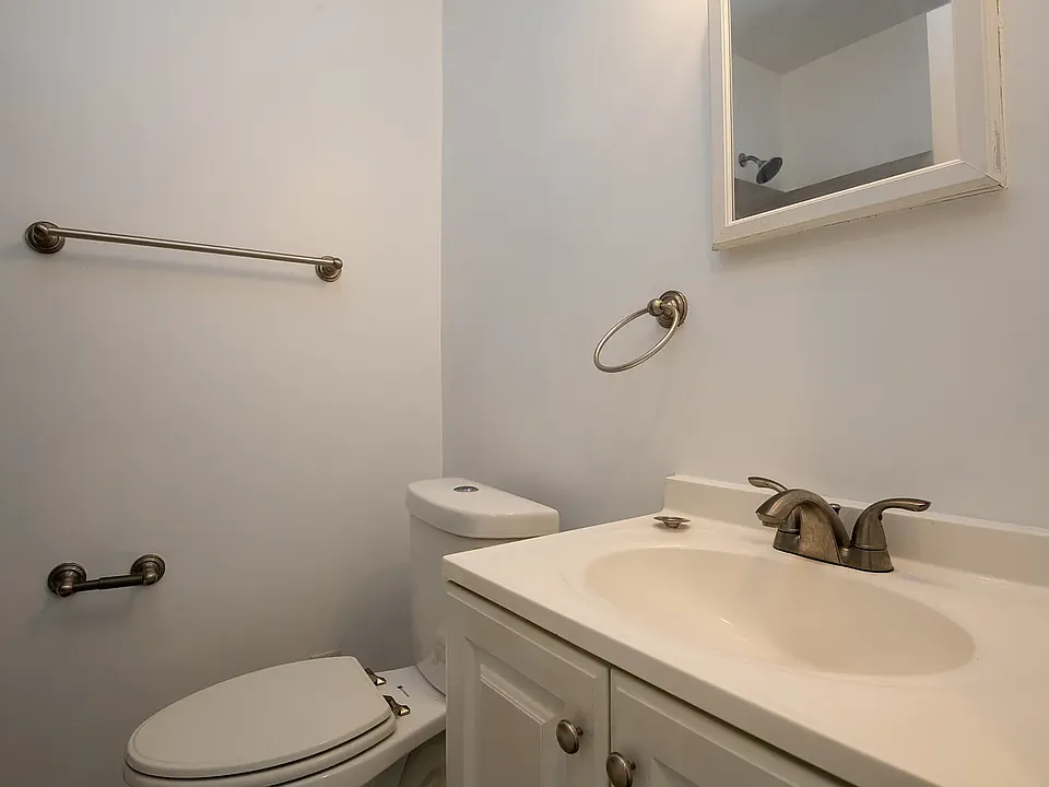 1821 Providence St NE #4