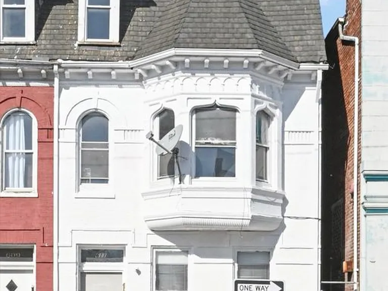 611 E Market St #1 — Photo 1
