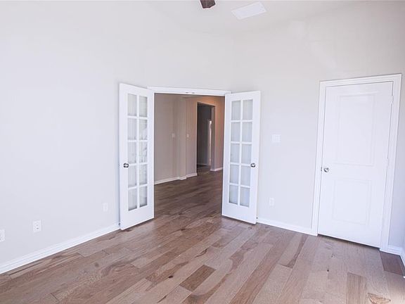 Office with Double Glass Door, 12 Feet Ceiling