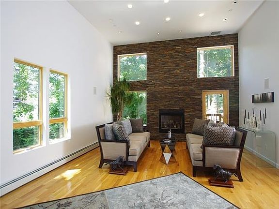 4th image of 501 W 249th St