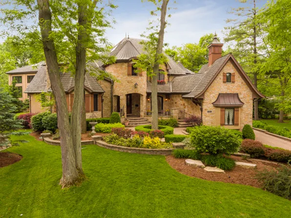 831 Diane Ln, Naperville, IL 60540