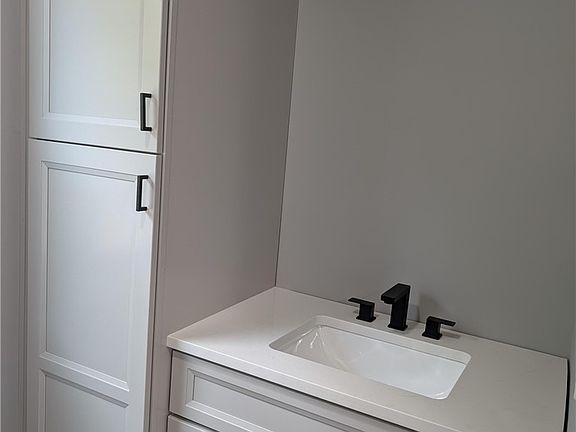 3rd image of 3246 E Waterloo Rd