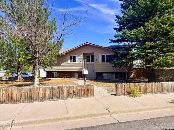 2805 Hitching Post Dr, Green River, WY 82935