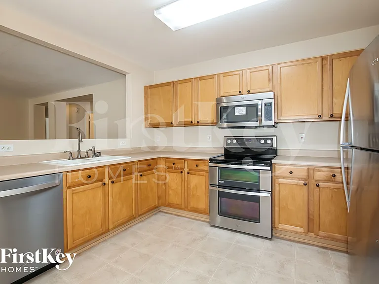 15552 W Port Au Prince Ln — Photo 8