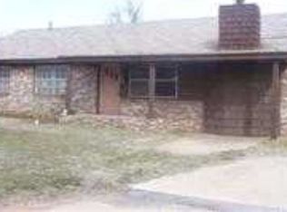 1104 NW 4th St, Lindsay, OK 73052