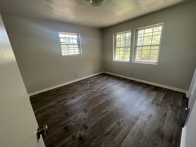 934 Floyd Ave SW — Photo 5