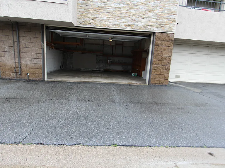 1137 Rosecrans Ave — Photo 2