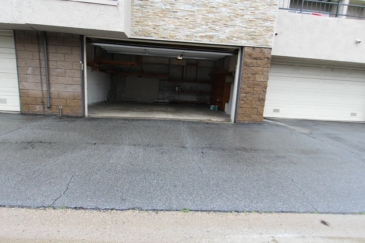 Building Photo - 1137 Rosecrans Ave