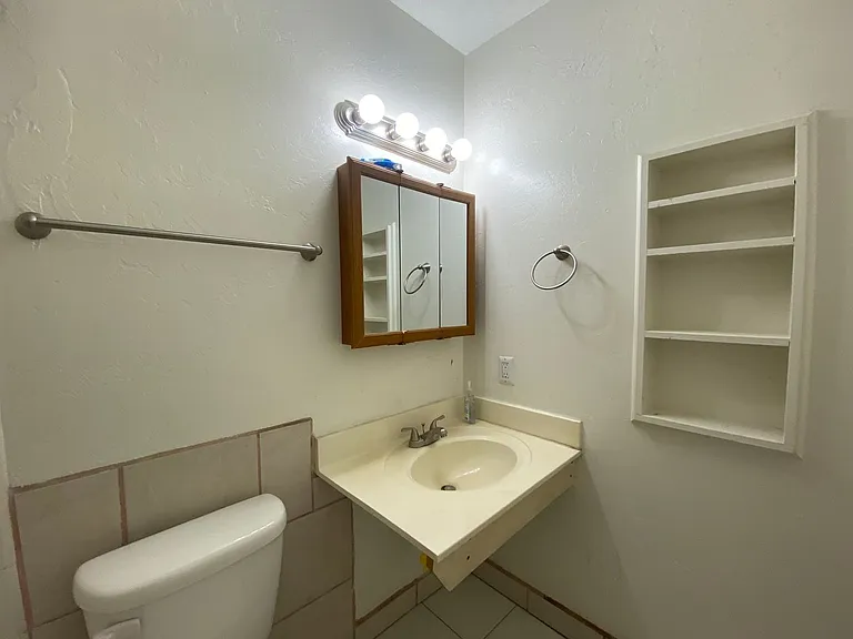 1 and 2 Bedrooms Great Location with Community Pool and Onsite Laundry! 1/2 of Mile from U of A — Photo 26