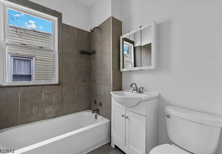 268 Leslie St — Photo 12
