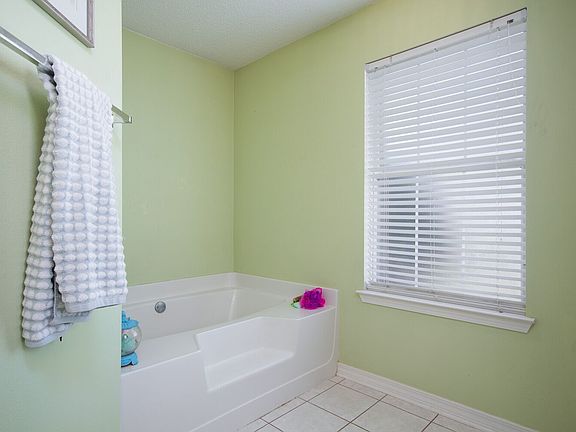 2nd image of 54 Windrift Dr
