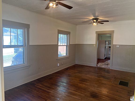 5th image of 1113 E Avenue B
