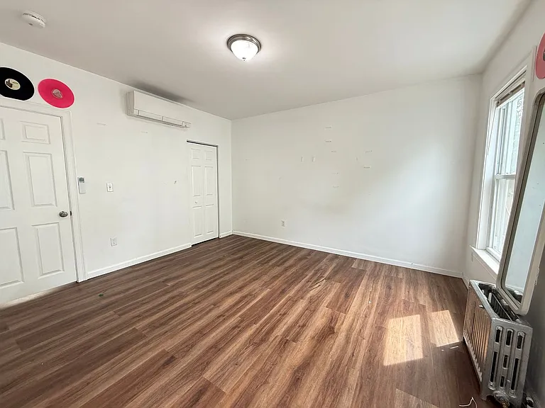 81 Alder St #C — Photo 5