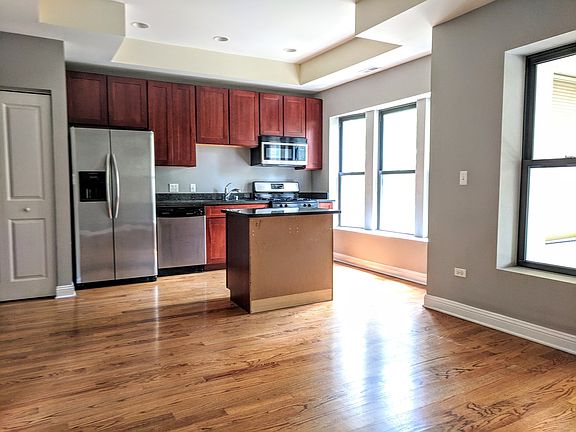 3rd image of 830 W Leland Ave