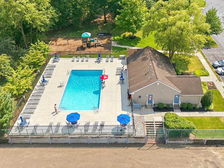 703 Porter Way W — Photo 37