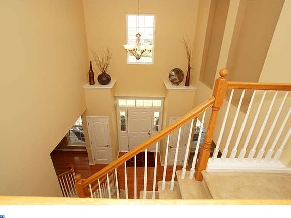 5th image of 410 King Rail Ct