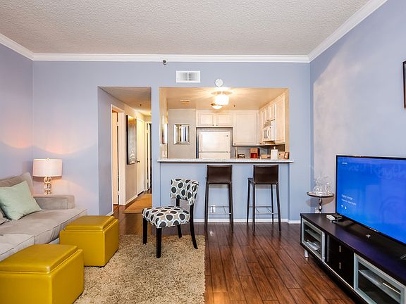 2nd image of 720 W 4th St Unit 309