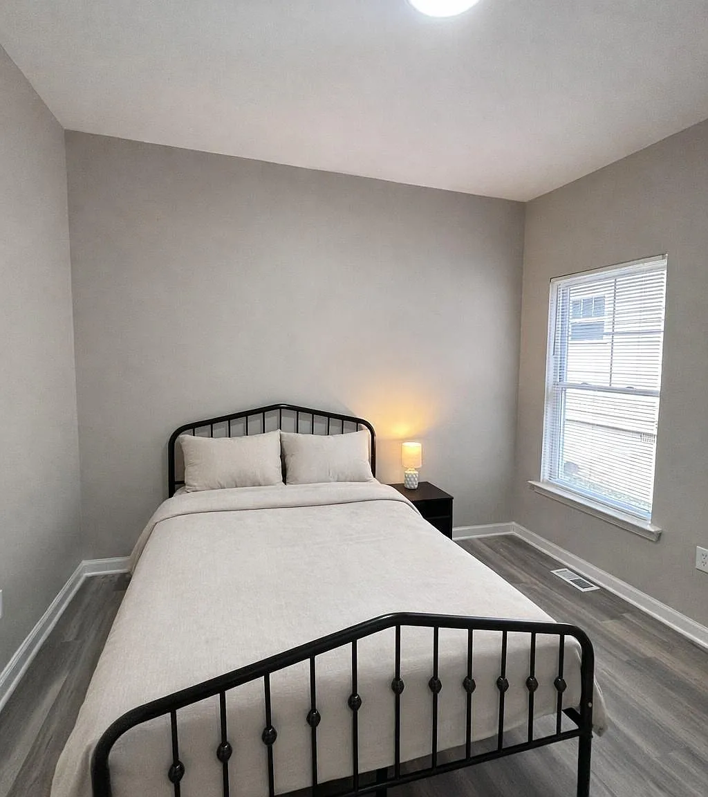 4 bed, 7.0 bath, 2000 sqft, $1,209 — Photo 1