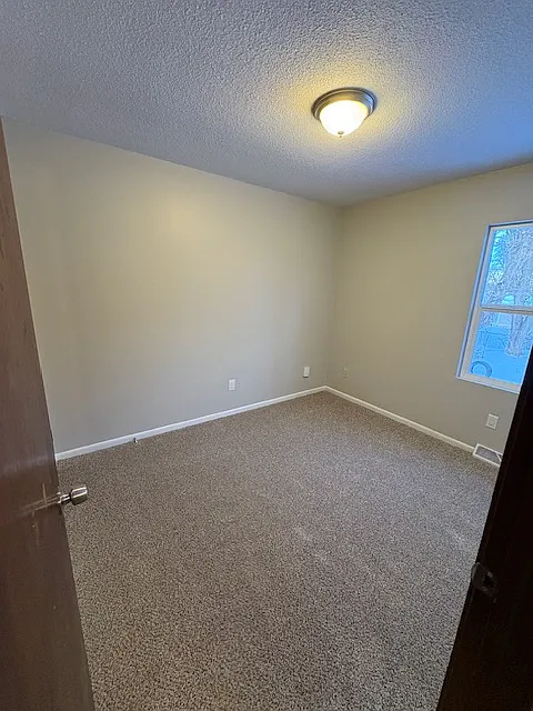 3 bed, 884 sqft, $1,625 — Photo 2