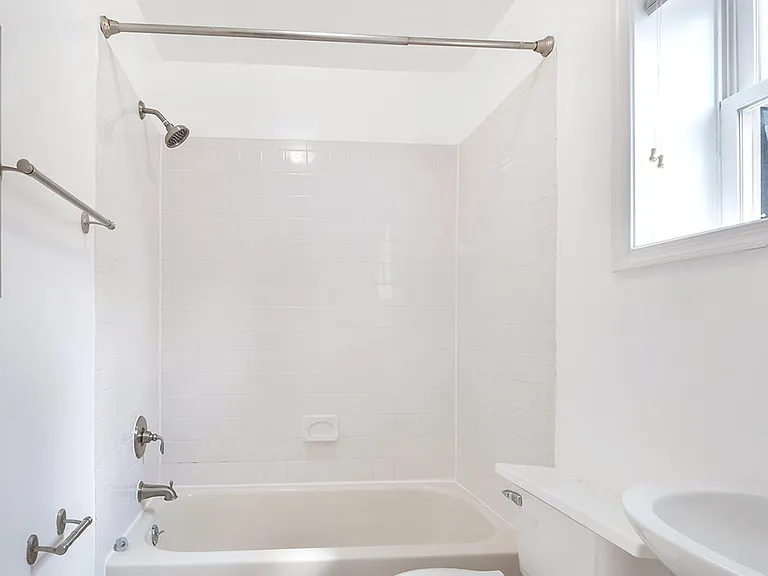 319 I St NE — Photo 19