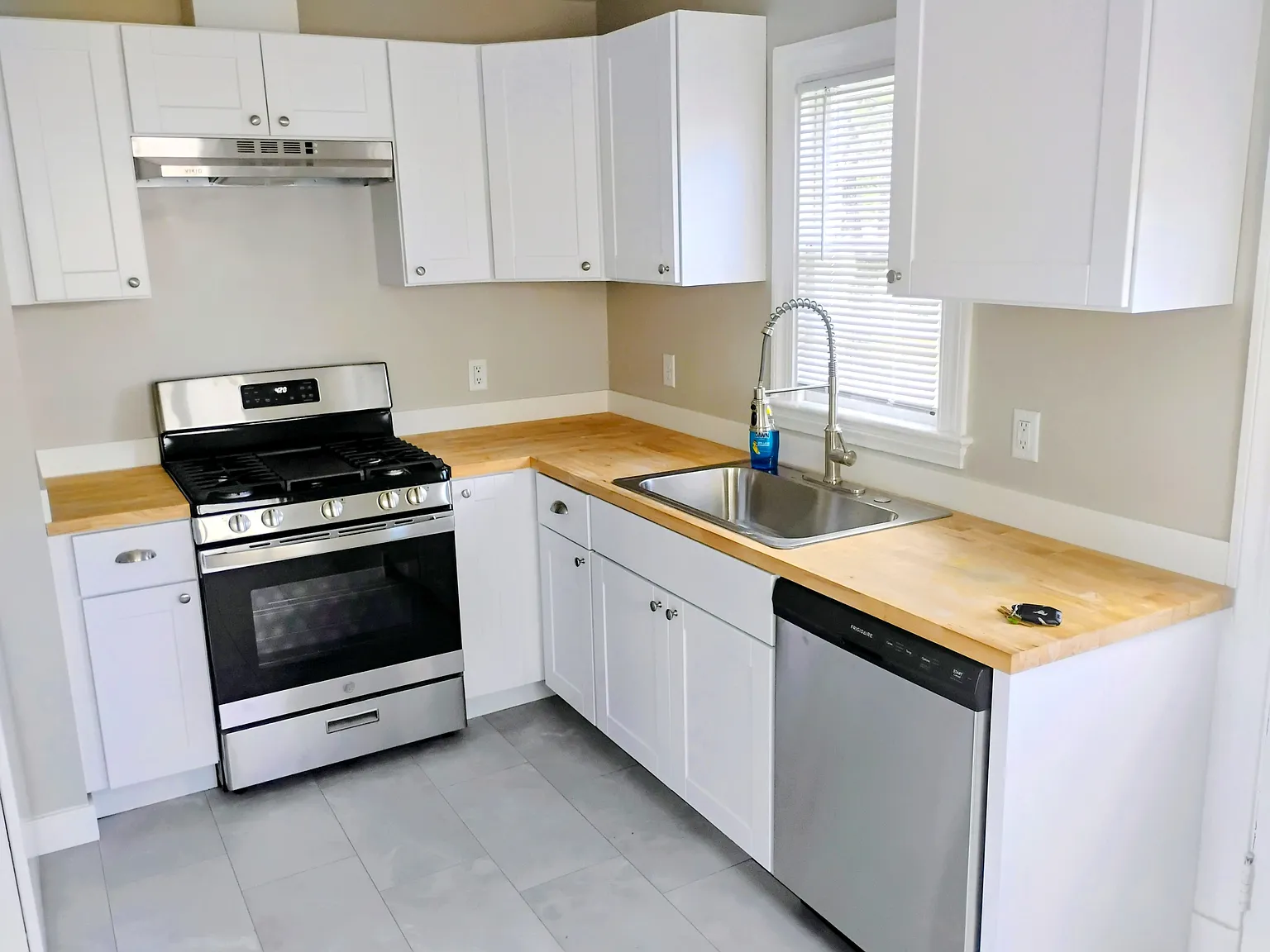 3 bed, 1200 sqft, $2,100 — Photo 2