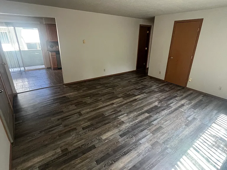 2411 S Grand Blvd #3 — Photo 8