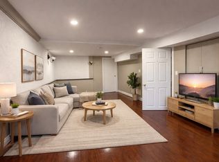 136 Mooregate Cres #2, Kitchener, ON N2M2G1