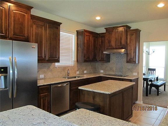 4th image of 1001 Wellington Dr