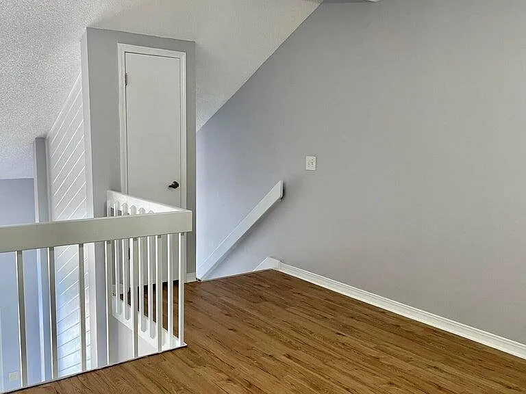 1185 Romaine Cir W — Photo 15